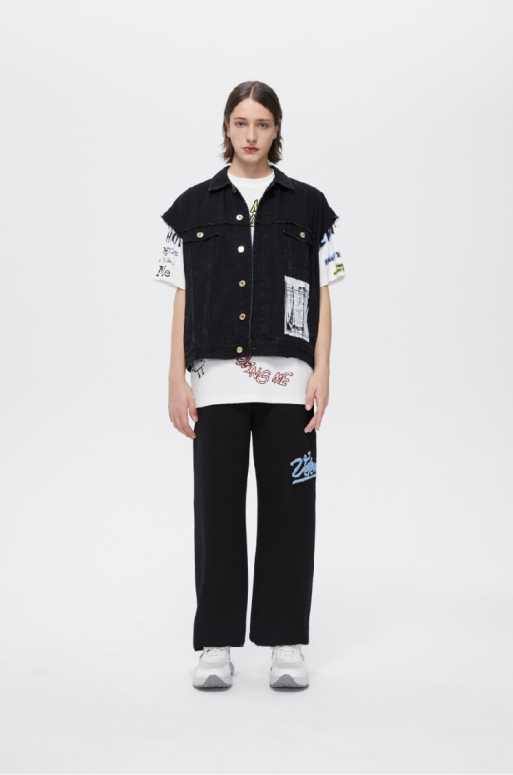 Thương hiệu thời trang Anh Quốc VETEMENTS tái hiện các sản phẩm denim, ghi dấu ấn bằng chất lượng