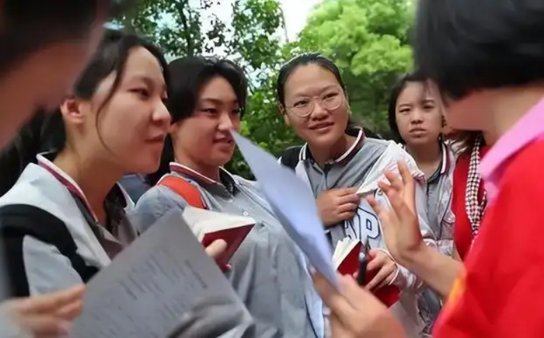 大学一本二本三本是什么意思？它们之间有哪些区别？看完涨知识了