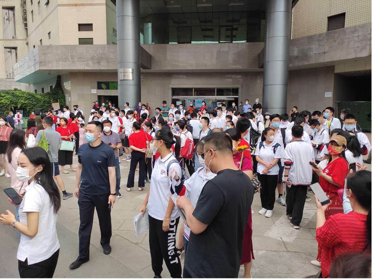 2022年高考：期盼与寓意依旧，意外也不期而至