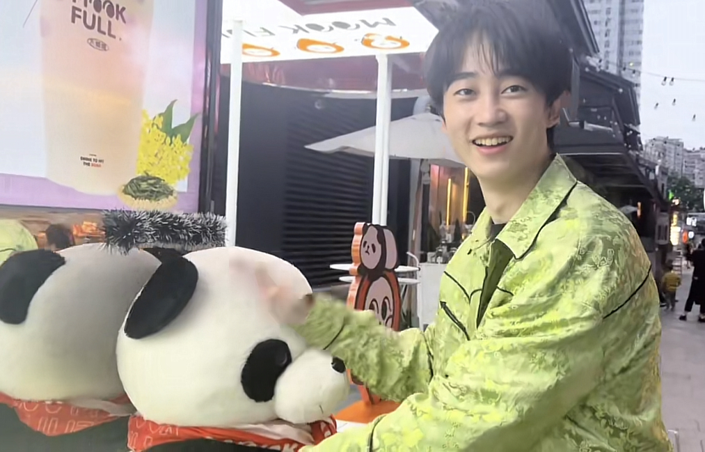 没谈过恋爱的我：罗郅阳久违上线，五官更加帅气，睿郅CP售后来啦