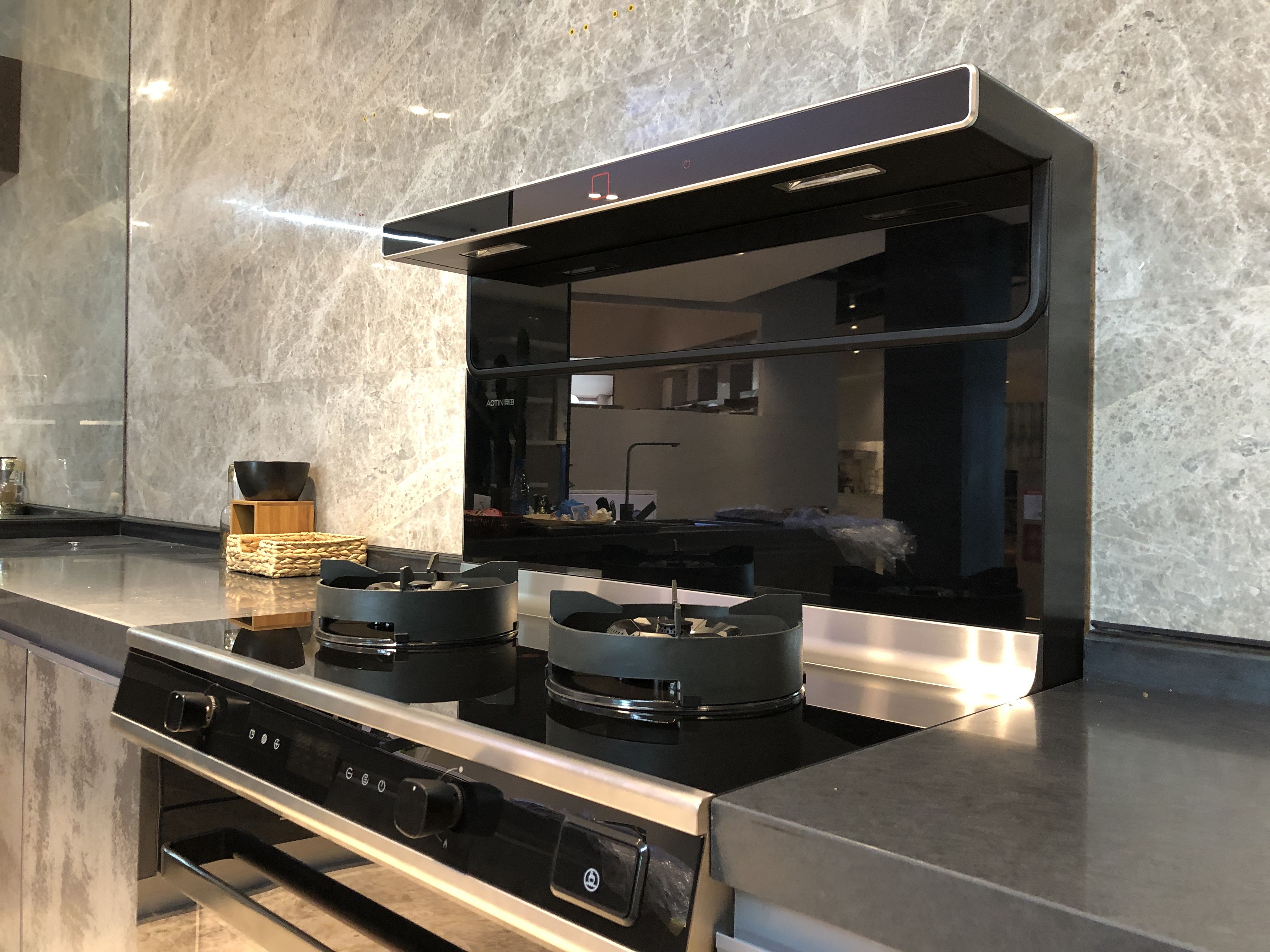 你买我推荐，真买我不买；集成灶的使用感受：处境十分尴尬