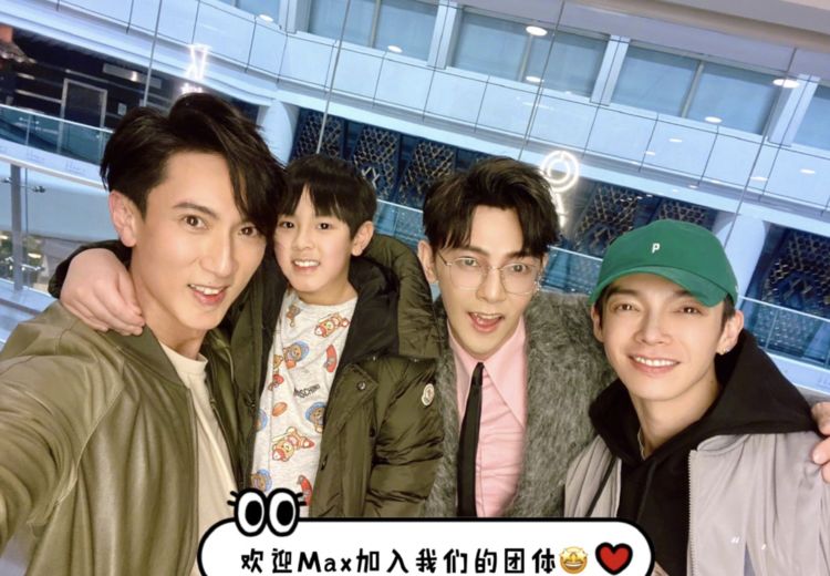 吴尊晒飞轮海感恩节聚餐，甜搂老婆出镜，祝辰亦儒汪东城早生贵子