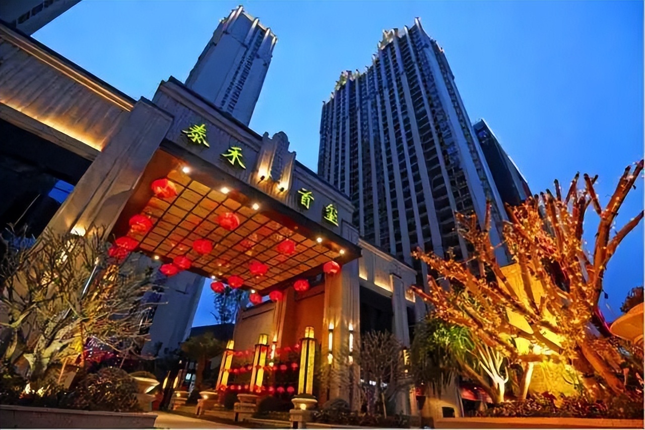 第二热门的就是泰禾首玺,本身小区就在泰禾广场,平常购物消费非常方便