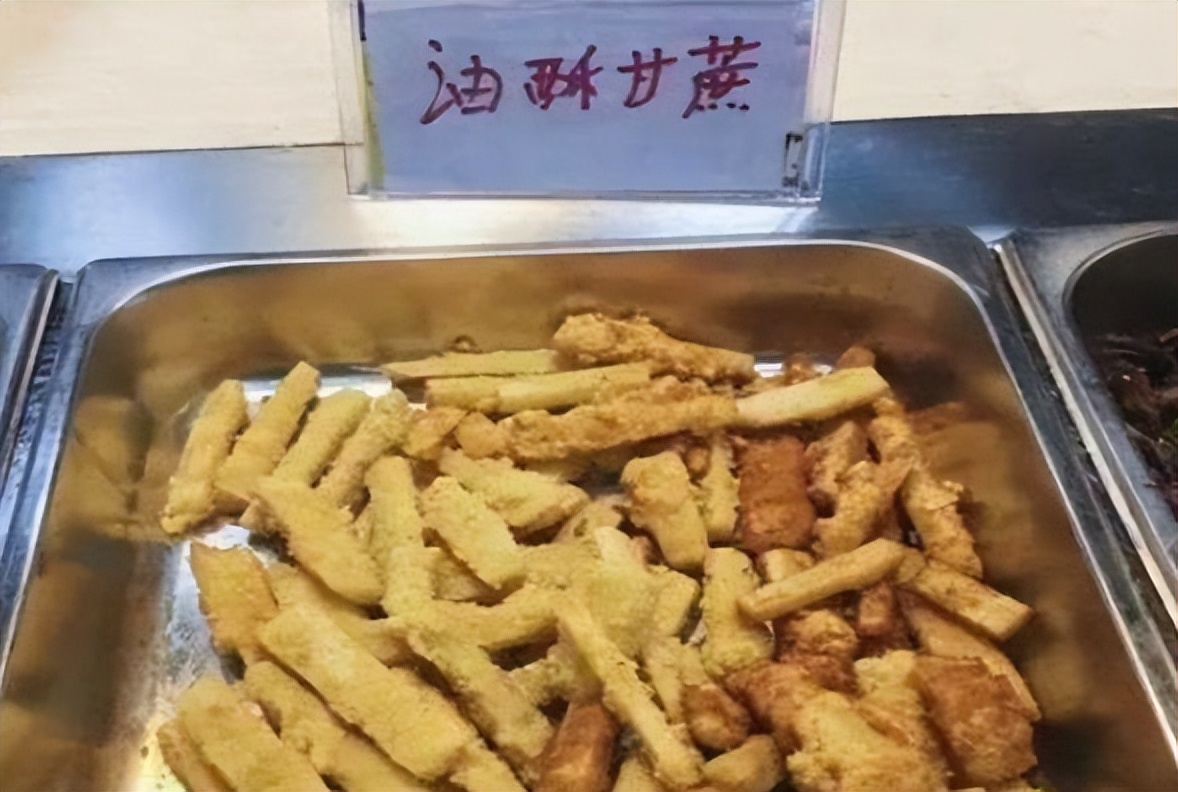 “第九大菜系”重现大学食堂，学生有苦难言，多希望阿姨抖两下