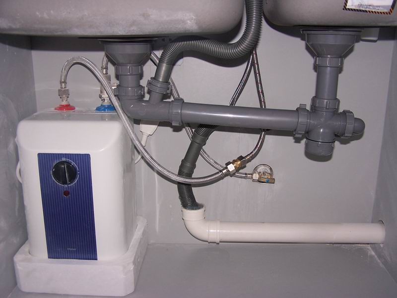 下水道堵了怎么办？千万别用热水冲！教你正确做法，管道畅通无阻