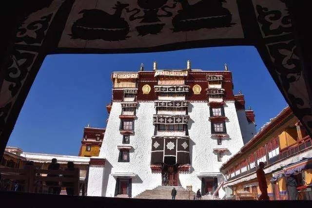 西藏民俗工艺一一边玛墙〈柽（chēng）柳女墙〉