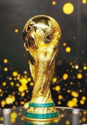 欧冠和欧洲杯哪个好看(就美观程度而言,你觉得哪些冠军奖杯非常好看?