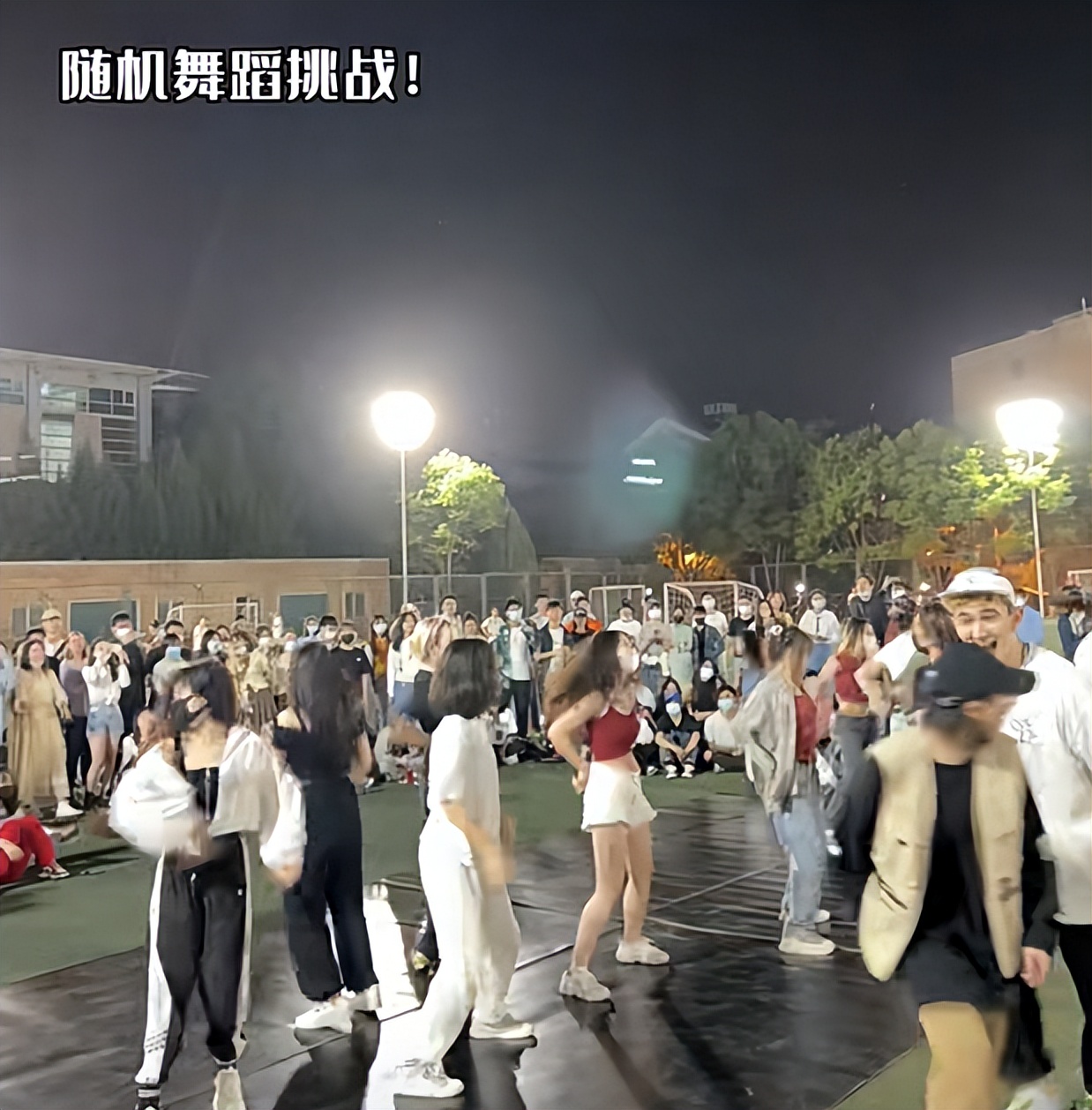 “985大学”变“857现场”？清华操场学霸蹦迪，压力给到隔壁北大