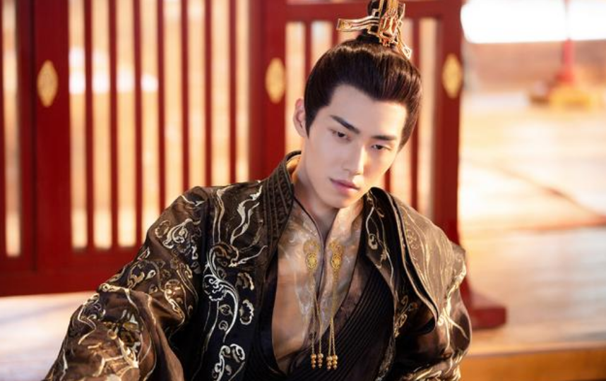 肖凯中用四个发型工作，“宜古宜今”辨识度高，你喜欢哪一款呢？