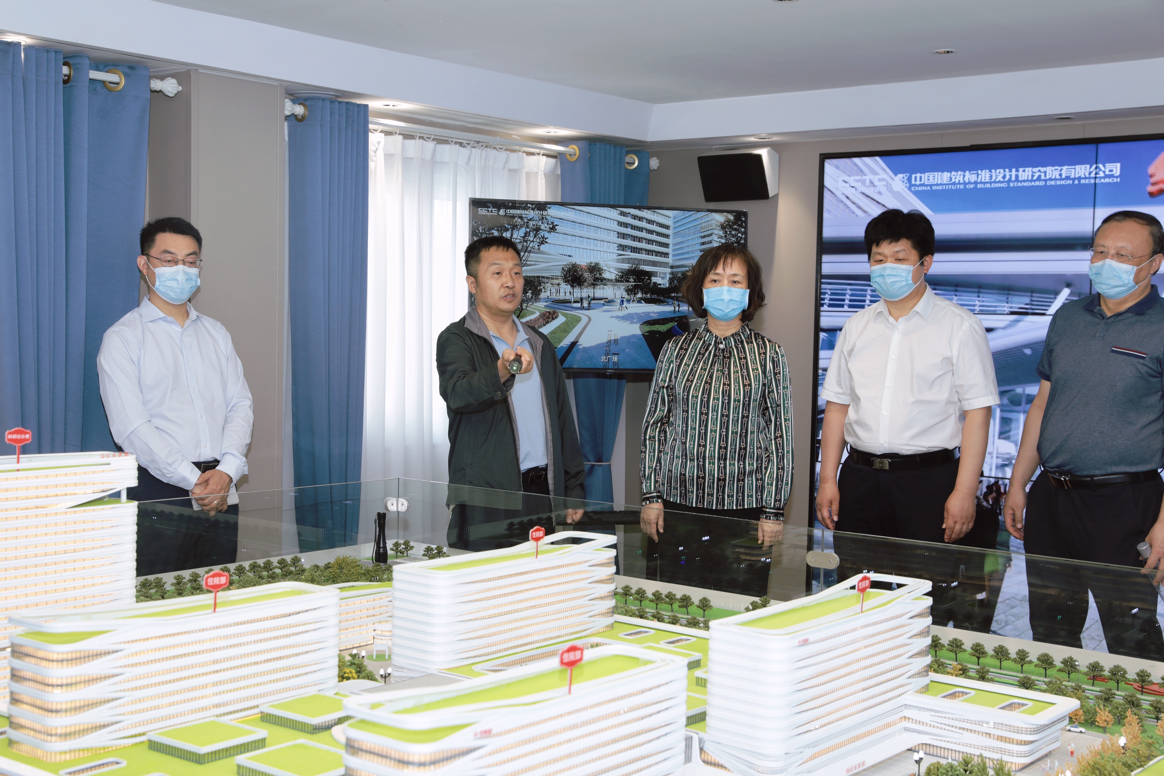 市政协第七视察组调研市红会医院高铁新城院区项目工地进展情况
