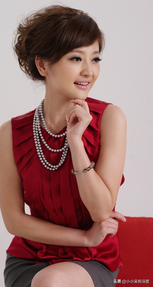 央视财经一姐谢颖颖近照她的老公到底是谁40岁生下女儿很幸福