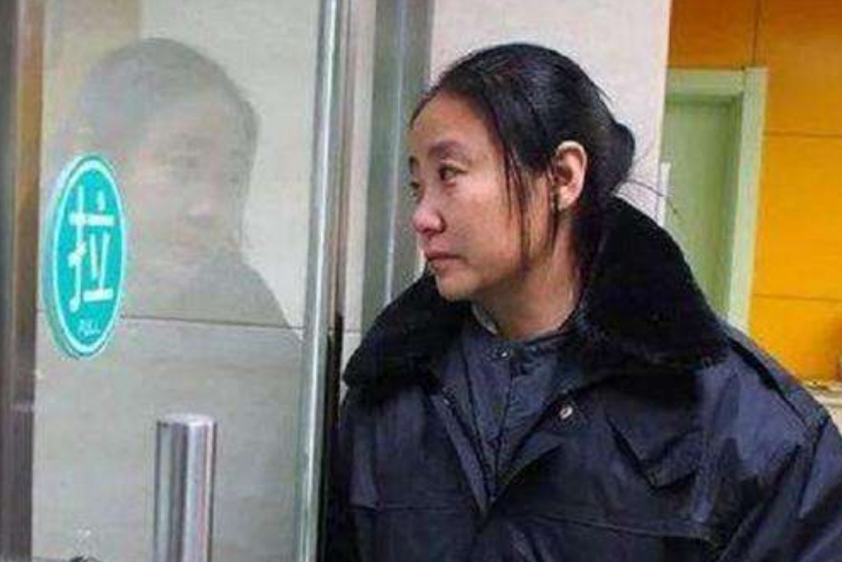 2006年，李利娟当选