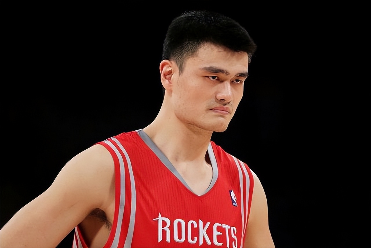 nba姚明为什么没进一阵(姚明配不上NBA名人堂吗？为什么那么多人质疑，他这已经够伟大了)