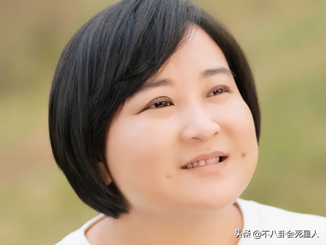 这6位明星一副福气、贵气相，却命运坎坷、早年丧母，太可惜