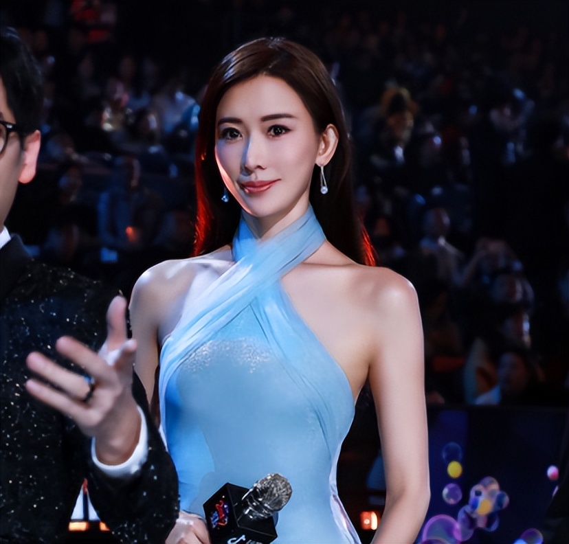 娃娃脸只服这10位明星！有人30岁还能演高中生，个个清纯可人