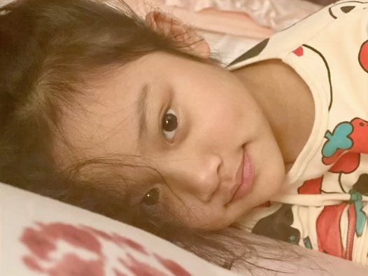 李小璐懒理新恋情传闻，晒照回顾2021，母女拍故宫写真温情满满