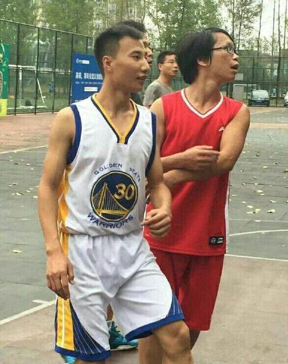 nba为什么培养字母哥(当年雄鹿队为何要放弃易建联，后来又选择培养字母哥)