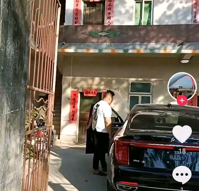 恭喜！全红婵大哥开50万豪车曝光：红姐的车放院子里，爷爷盯着看