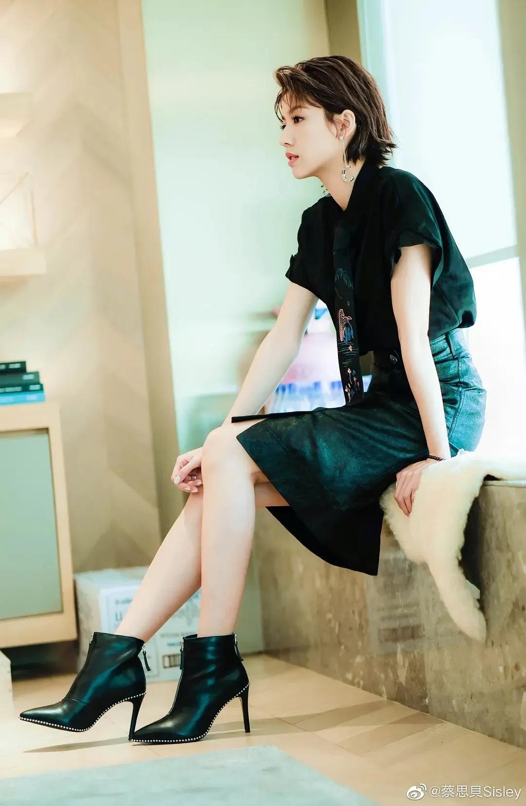 蔡思贝｜招黑体质的“绯闻女王”