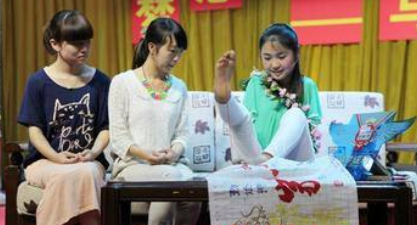 “折翼天使”杨佩：9岁失去双臂，23岁一夜爆红，如今身价上千万