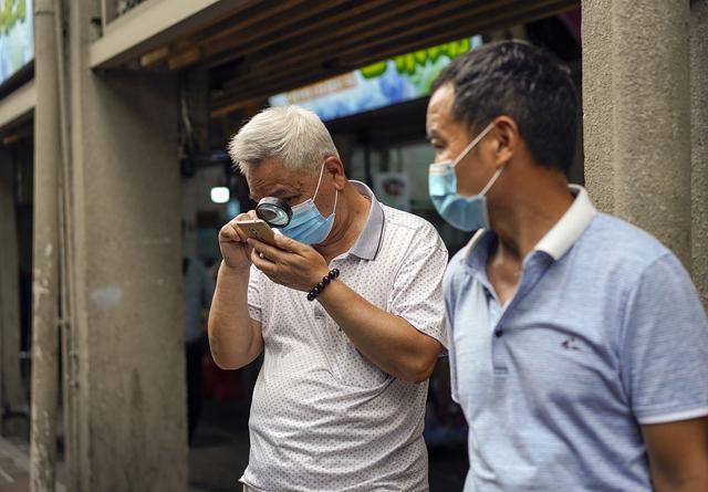 互联网的天下！大量年轻人正被“掏空”，中老年人也将“沦陷”