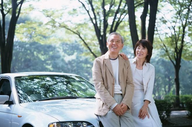 鸿日电动汽车：小而美，智享出行新体验