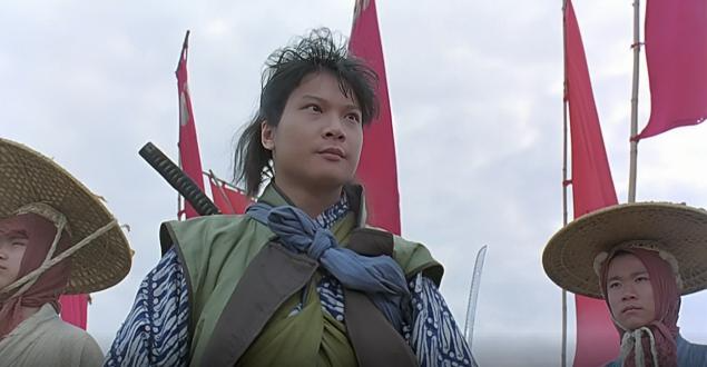 1995年,一部《烈火战车》让钱嘉乐迅速走红,不仅与刘德华,秦沛等众星