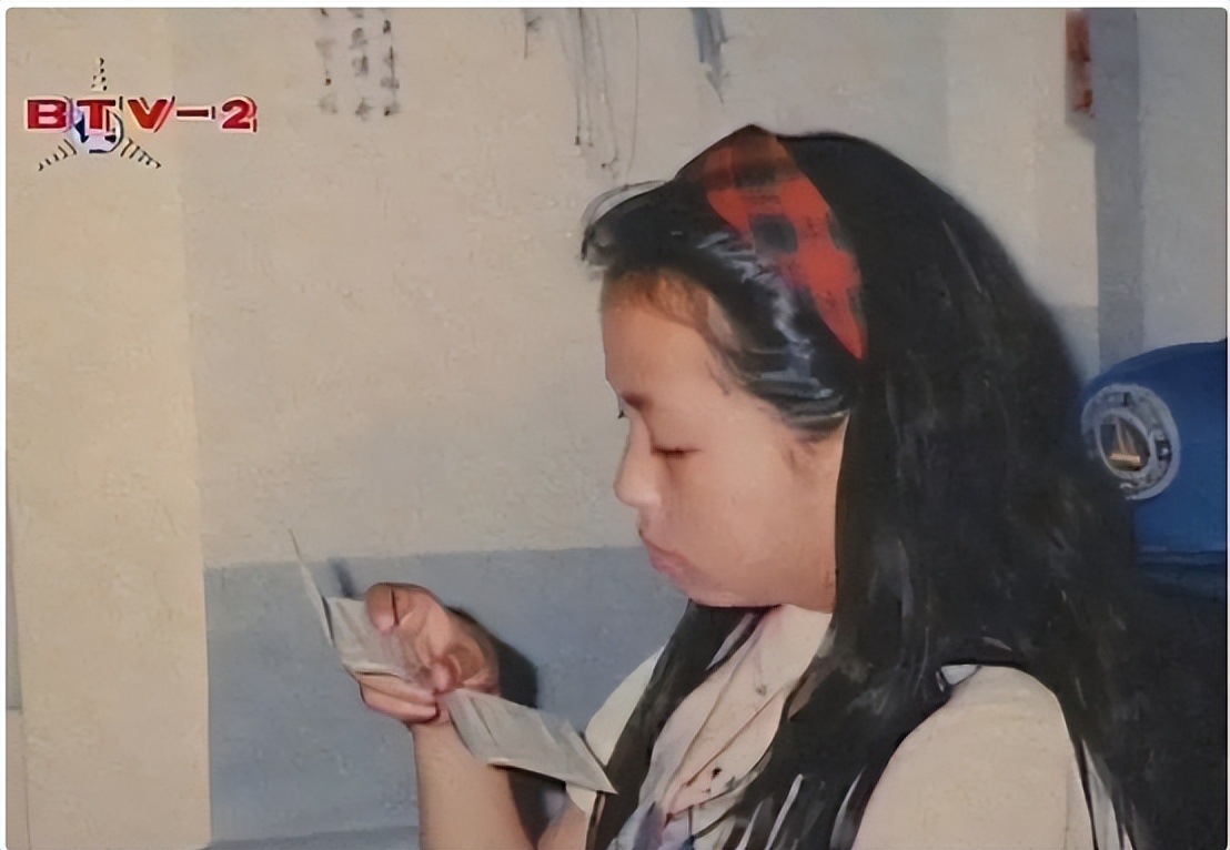 当了13年的赚钱工具，靠逼婚上位，张靓颖到底有多傻？