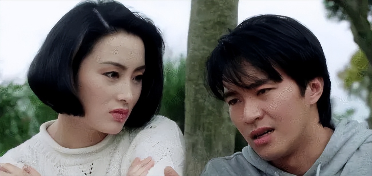 港片5大绝色美女近况悬殊，有人打碟，有人写书，有人成亿万富婆