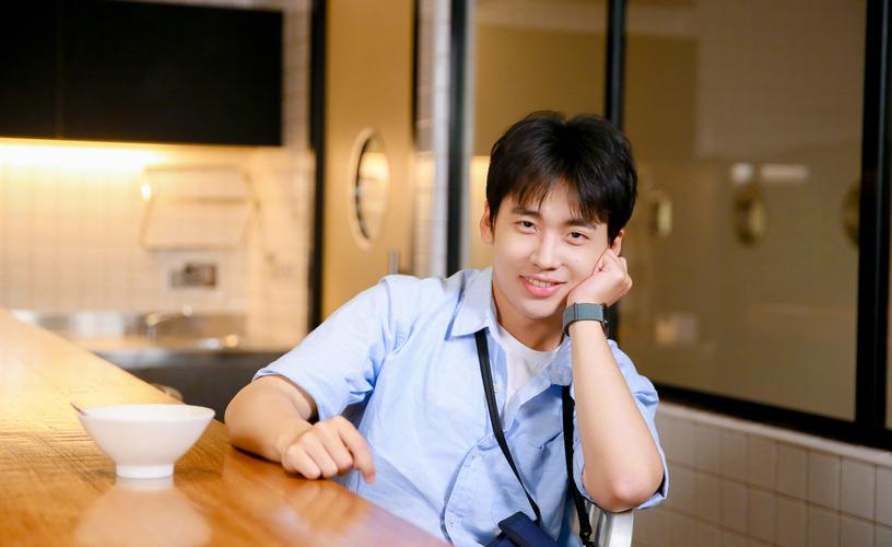 金晨携一部现代爱情剧来袭！男主是郭麒麟，《平凡之路》即将开机