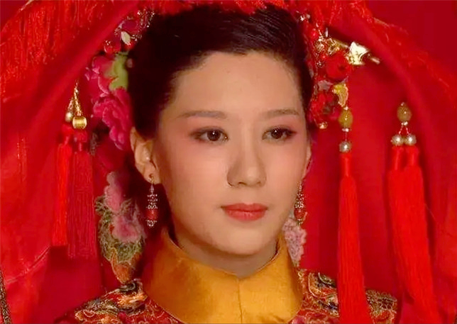 甄嬛传：孟静娴真是倾慕果郡王才非要嫁给他？真相没那么简单