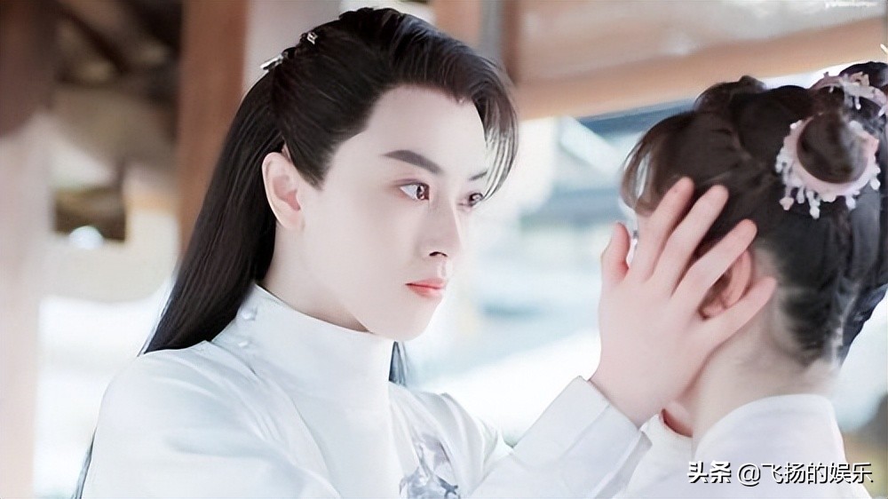 都是女扮男装，把唐嫣和叶童放一起，差距一目了然