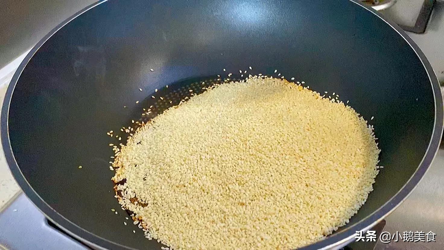 多吃芝麻好处多，教你懒人做法，做一次吃一月，简单营养又解馋