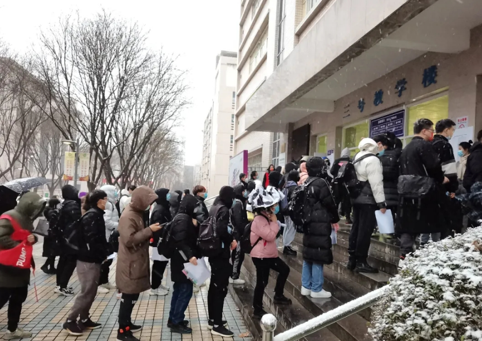 “考研400分”和“高考上985”，哪个学生更厉害？答案显而易见