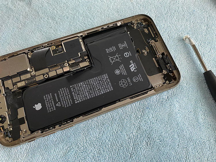 iPhone XS MAX更换大容量电池，续航直接翻倍，看完你也可以自己换