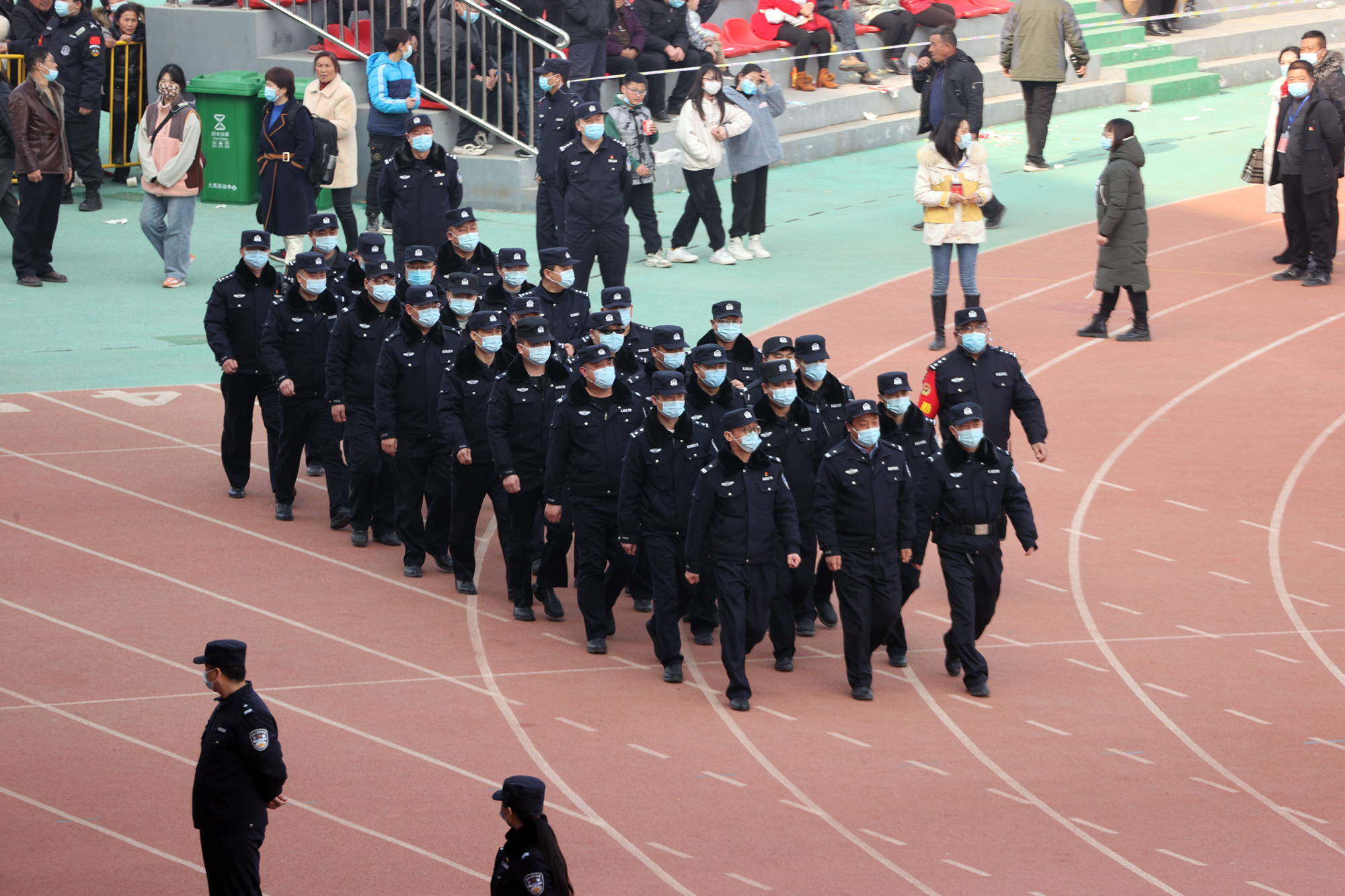 陕西大荔县公安多警联动护航非遗展演闹元宵