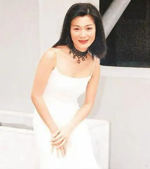 艳压群芳，突然消失的7位女星，有人入狱，有人被毁，有人结婚