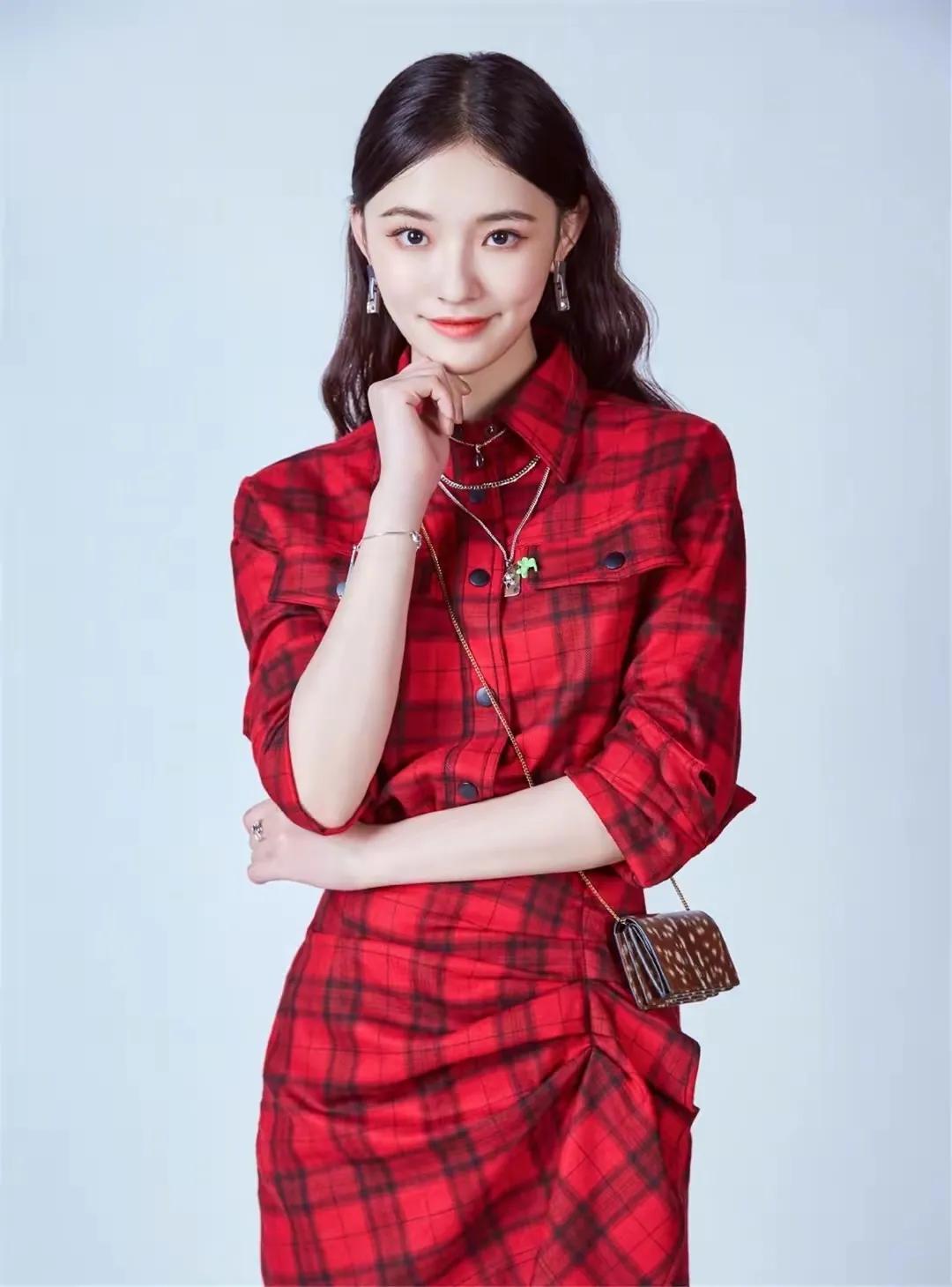 谁说格子套装土气？穿对了时尚大气，穿错了确实土掉渣