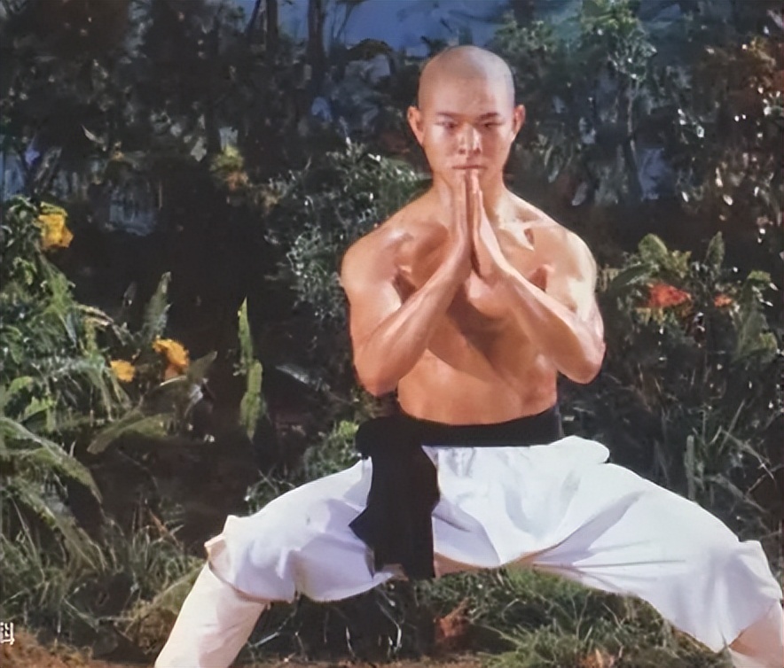 离婚32年后，再看李连杰、黄秋燕的婚姻，才明白离婚是最好的选择