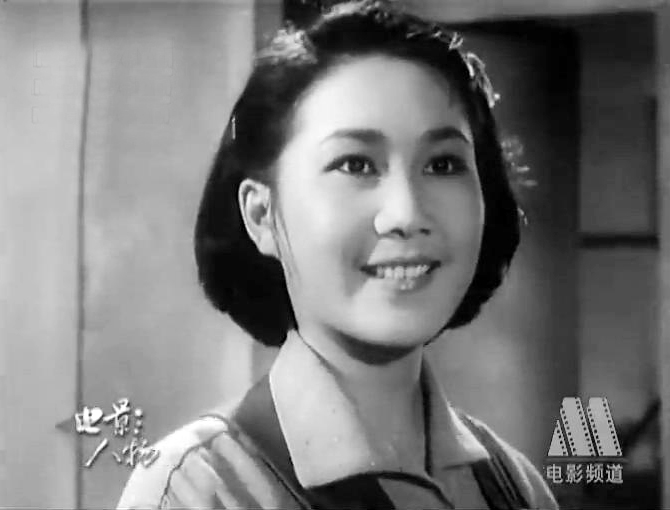 1948年,17岁的王蓓从南京师范学校毕业后,在著名演员赵丹等人的引领下
