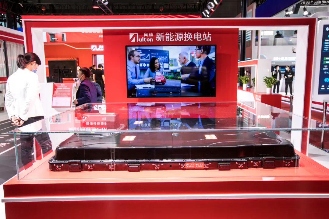 他选了“三桶油+一个电网”的万亿赛道，迎战巨头宁德时代