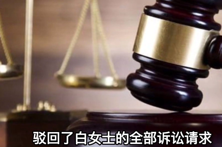 年轻女子深夜回家拒绝出示健康码，踹碎单元玻璃门，法院判决来了