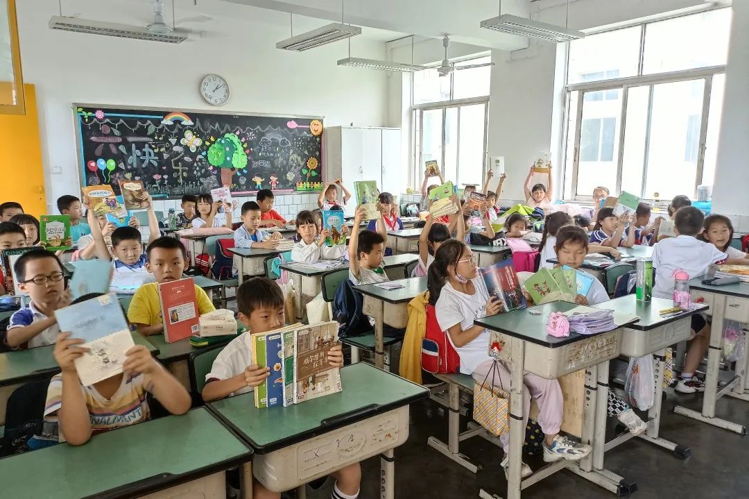 深化“双减”工作，落实“五项管理”|籍田小学排查课外读物