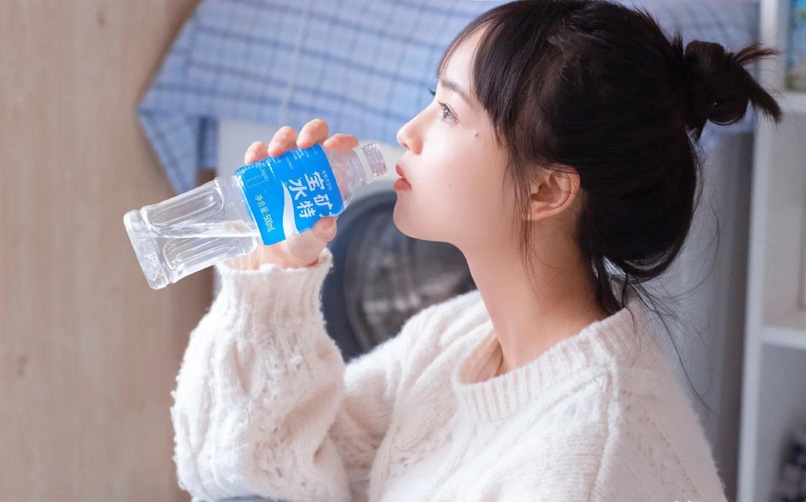 追女孩送什么生日礼物合适（在追的女孩子生日送什么礼物好）