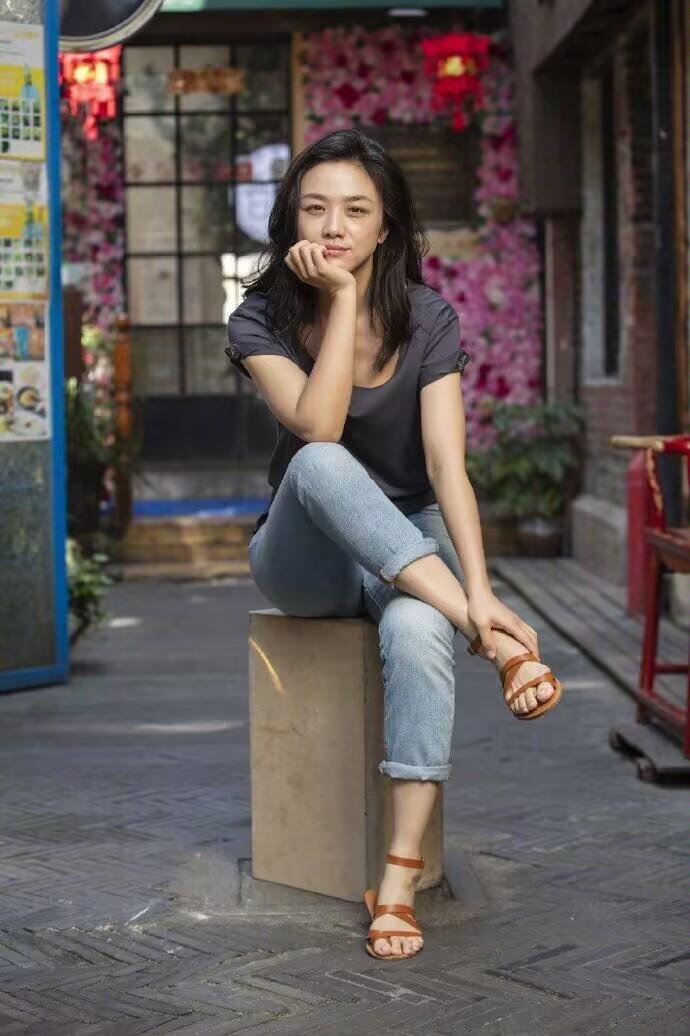 一直以为汤唯“长得一般”，看到她的无修生图才发现我错了！