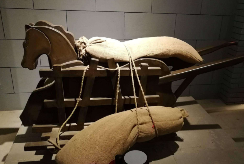 农民李景阳：8年造出电动“木牛流马”，载千斤重物，获发明专利