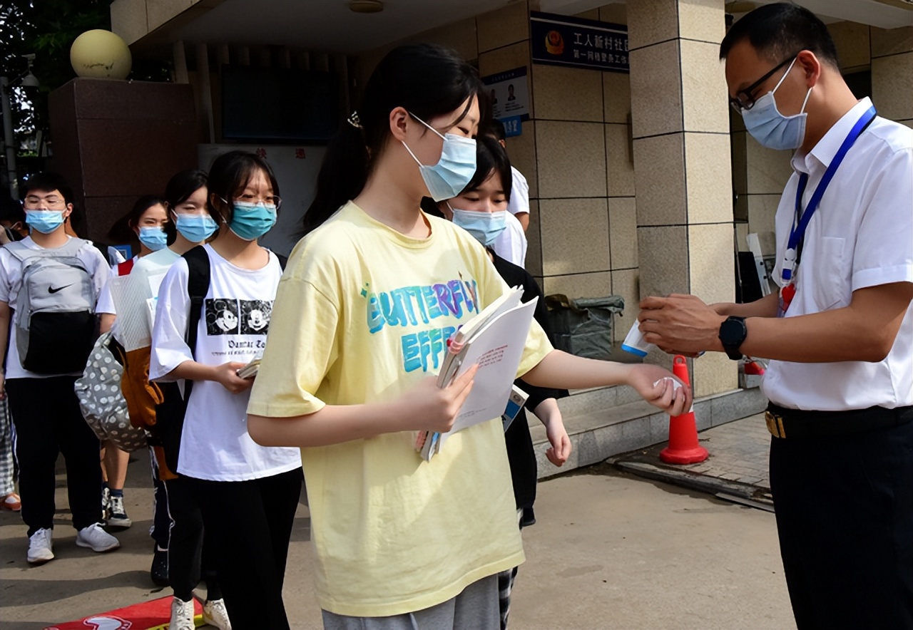 人民日报点名批评的4所河北省大学，毕业证形同虚设，学生要绕行