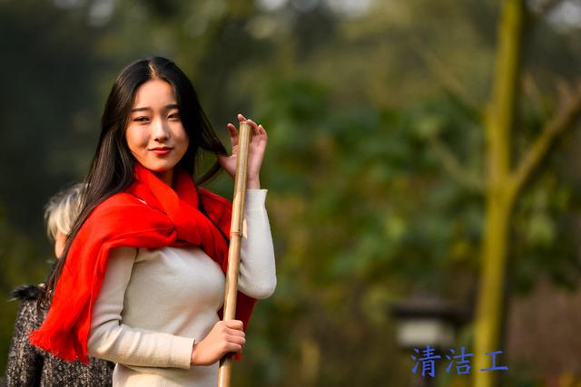 莫道微尘小，苔花亦牡丹，优秀作文欣赏：《小人物大英雄》
