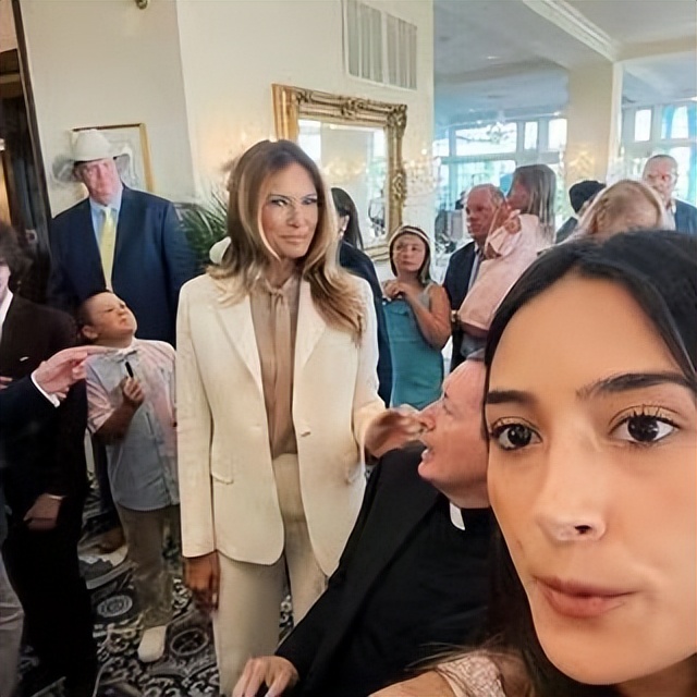 梅拉尼娅罕见正式亮相！穿米色套装依然美，完胜北约峰会的夫人们