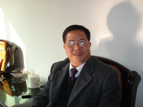 作者图王世春,苗族,1952年生,贵州省榕江县人,退休教师,贵州省作家